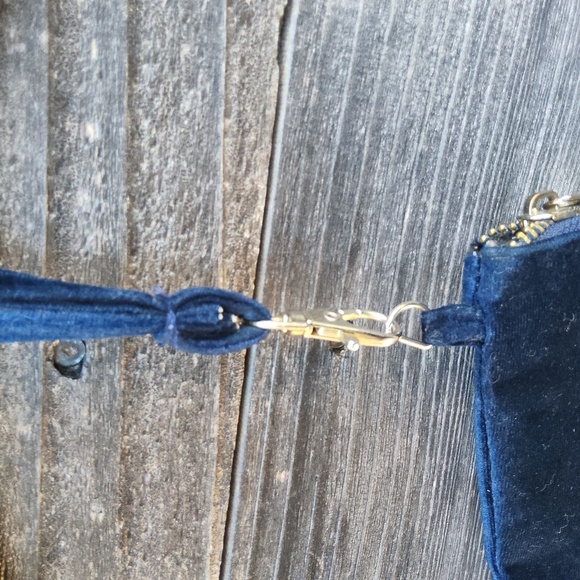 Adrienne Vittadini Dark Blue Velvet Wristlet Purse - Picture 3 of 8